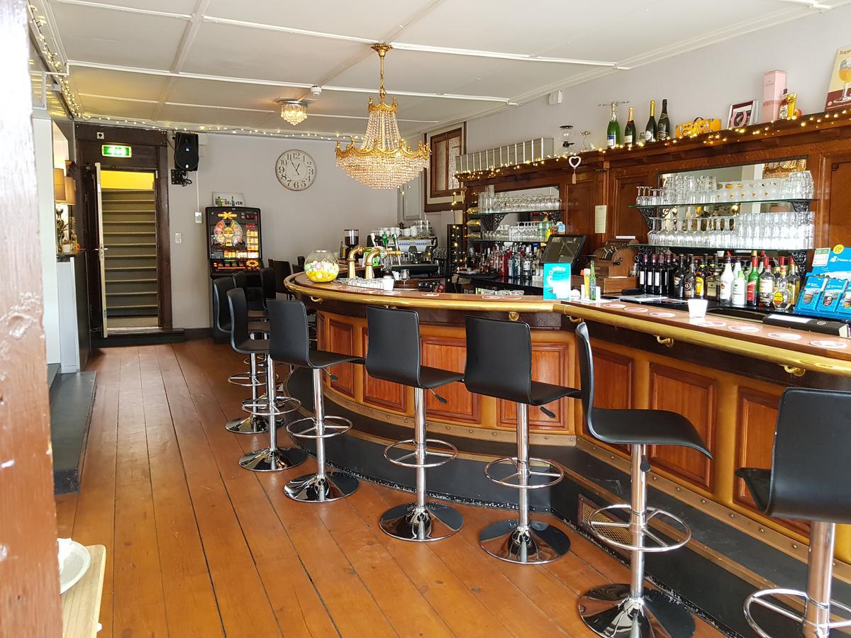 Cafe Pension The Chandelier Terneuzen Exterior foto