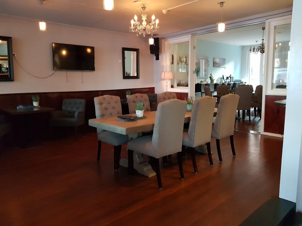 Cafe Pension The Chandelier Terneuzen Exterior foto